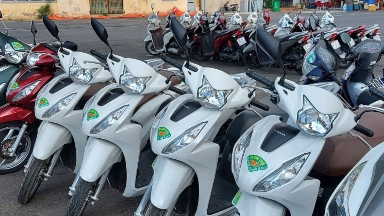 Combo Côn Đảo 2 ngày 1 đêm hỗ trợ du khách xe Vision di chuyển